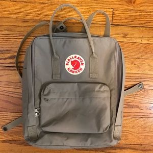 Fjällraven Kånken “Kanken” Backpack (16 liter)